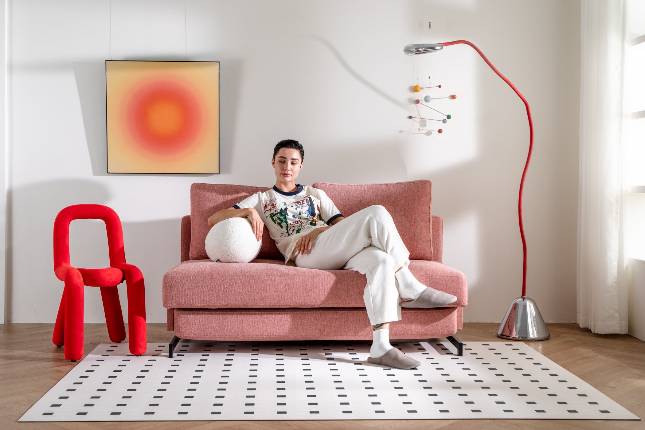 BAMTON Coral Pink Lifetyle With Model